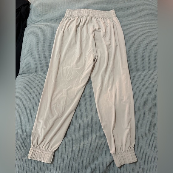 Vuori Villa Joggers - Picture 2 of 5